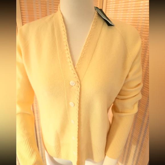 Tahari Sweaters - Tahari 2 ply cashmere button up sweater in yellow sz M